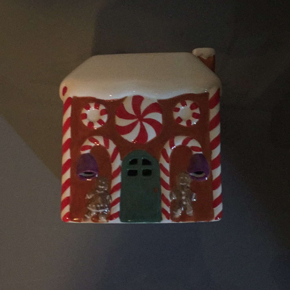 Gingerbread house candle wax warmer